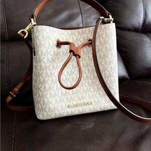 Michael Kors Cream & Brown Signature Drawstring Bucket Crossbody
